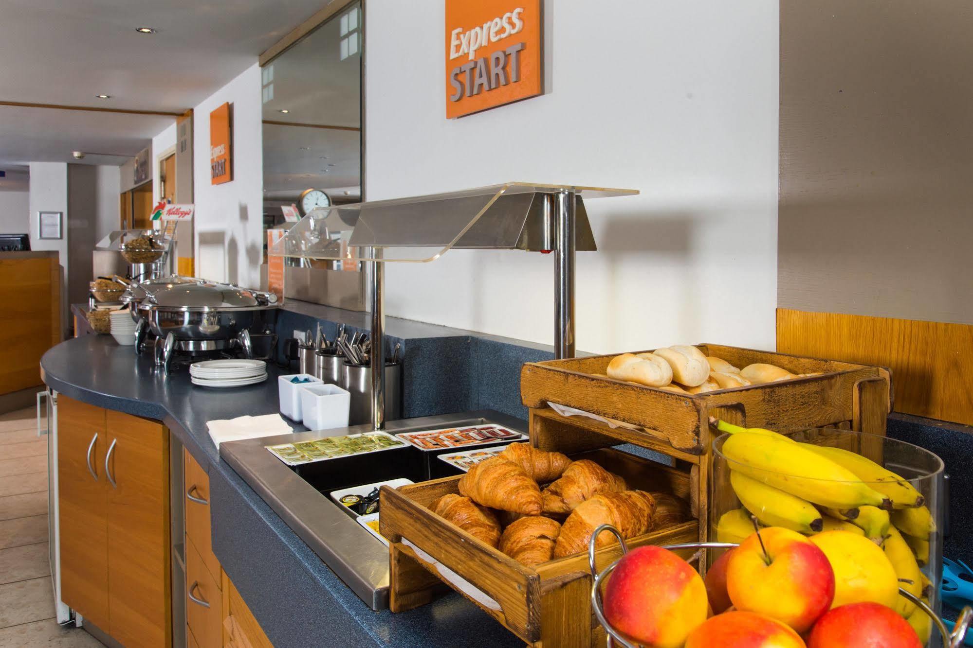 Holiday Inn Express Inverness By Ihg Buitenkant foto